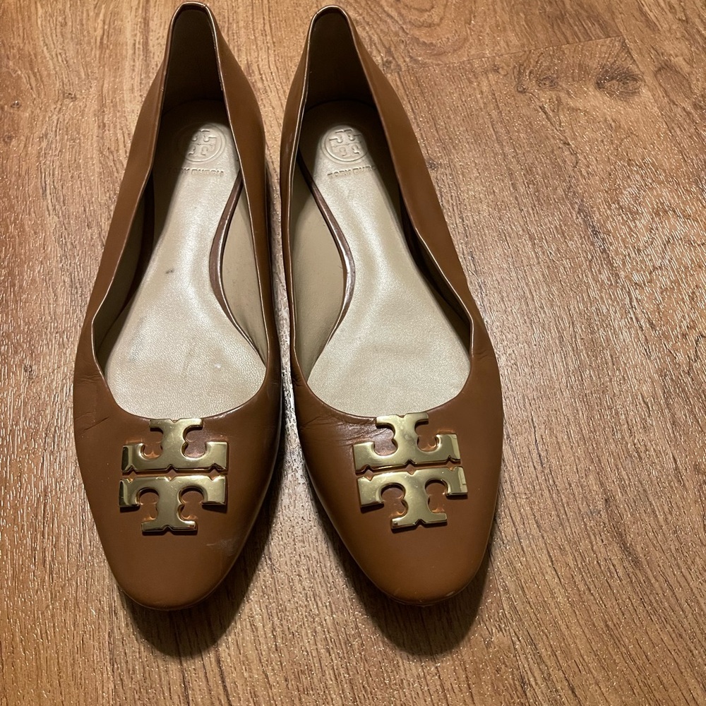 Tory Burch Tan Leather Loafers with Gold Logo
